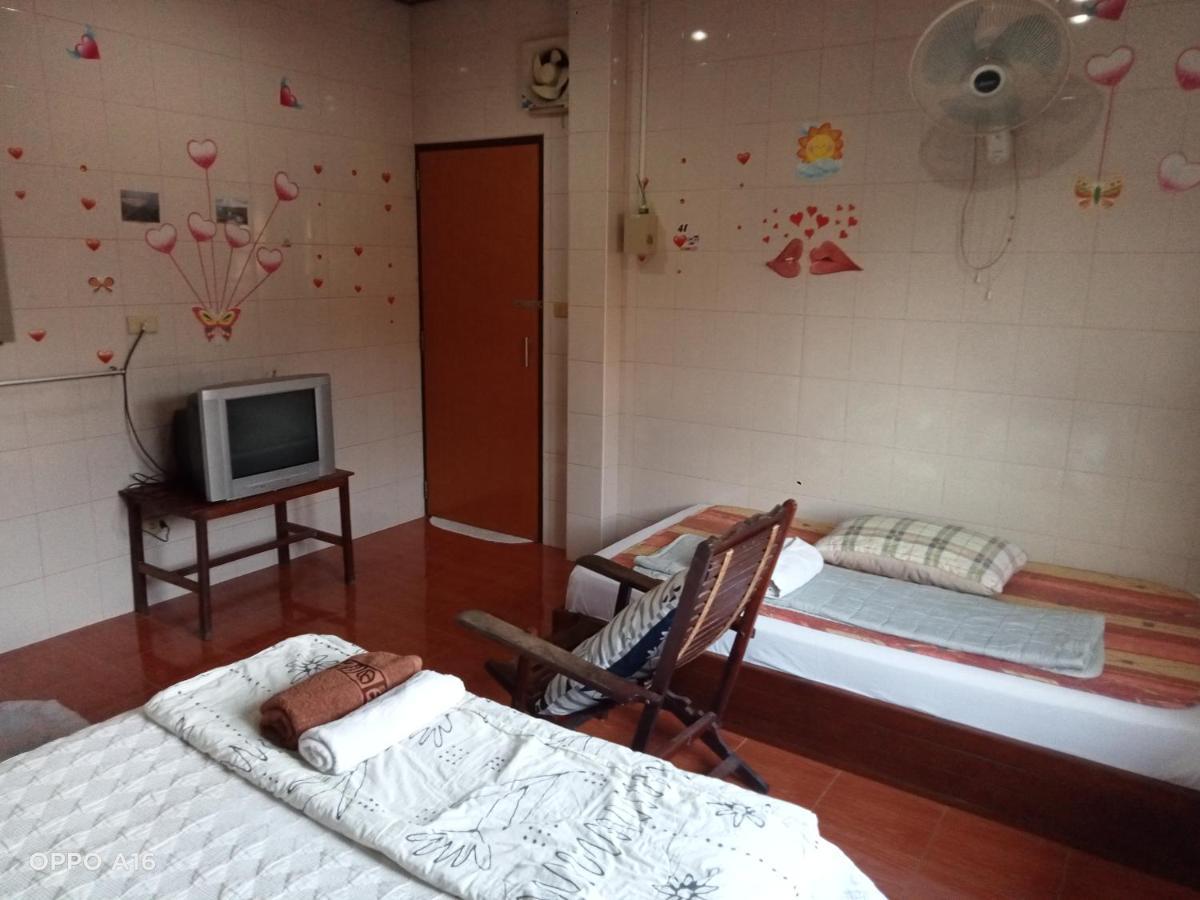 Np Guesthouse Trat Exterior foto
